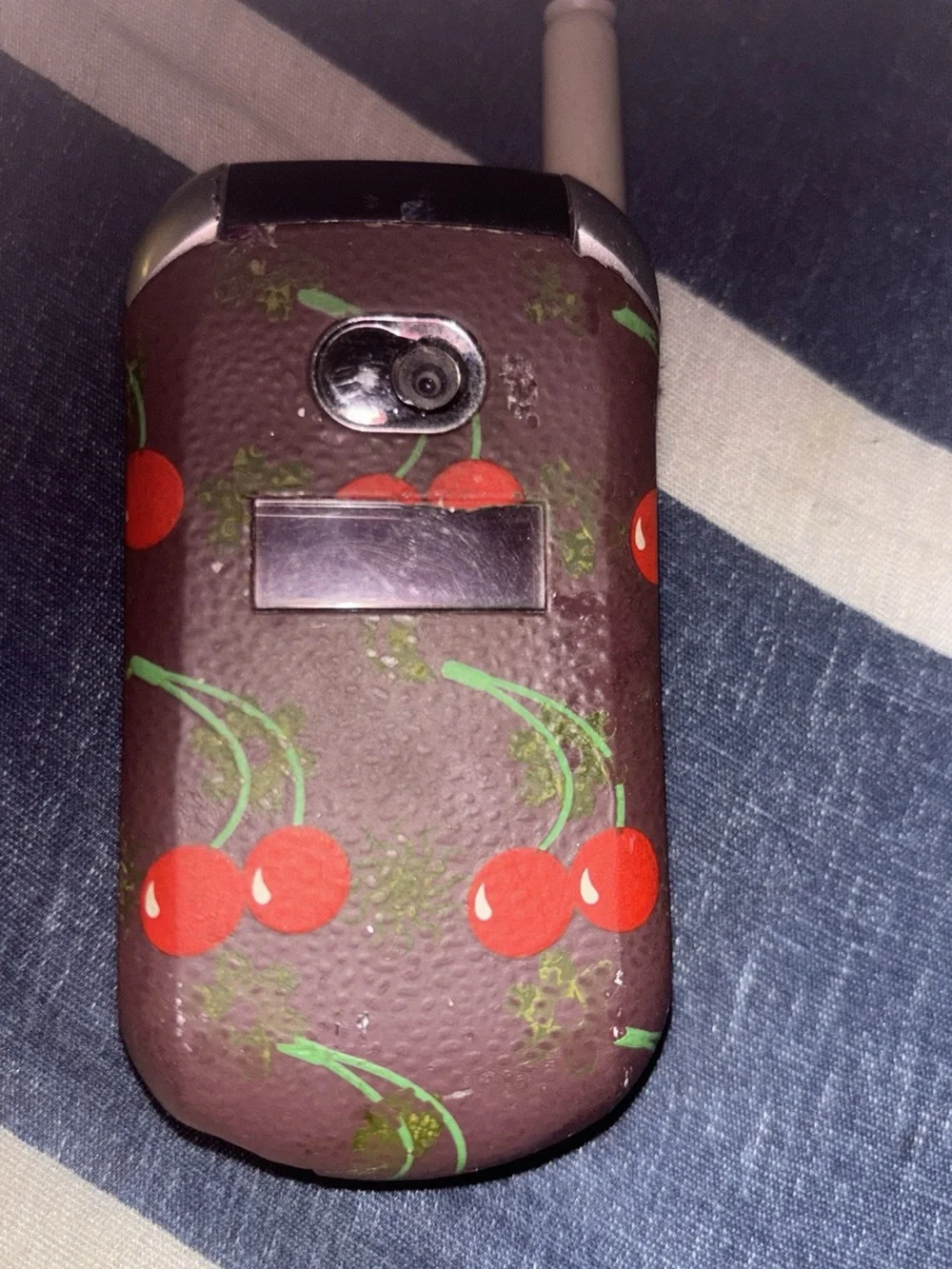 Motorola Cherry Print Flip Phone Skin in Brown and Red no charger